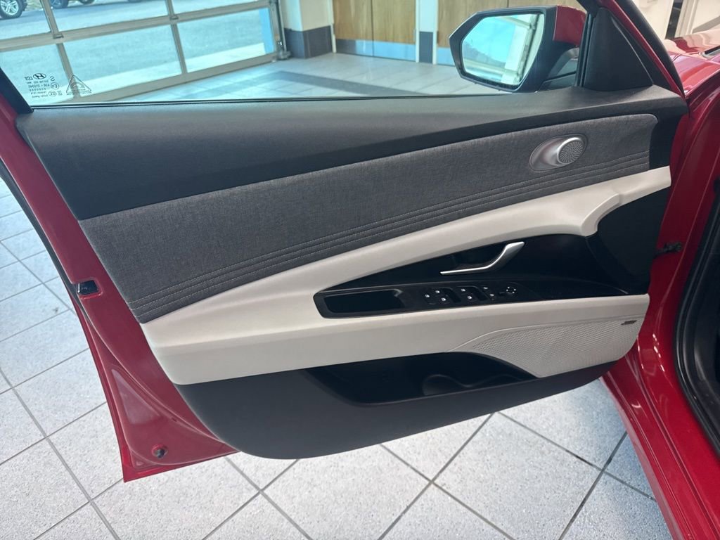 Used 2021 Hyundai Elantra Limited w/ Cargo Package image 12