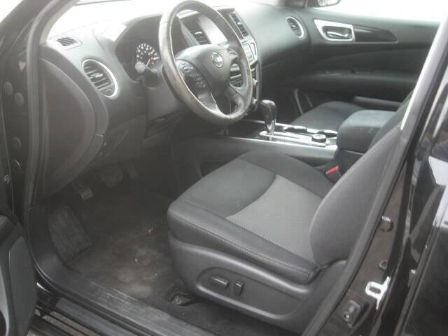 Used 2017 Nissan Pathfinder SV w/ SV Cold Weather Package image 16