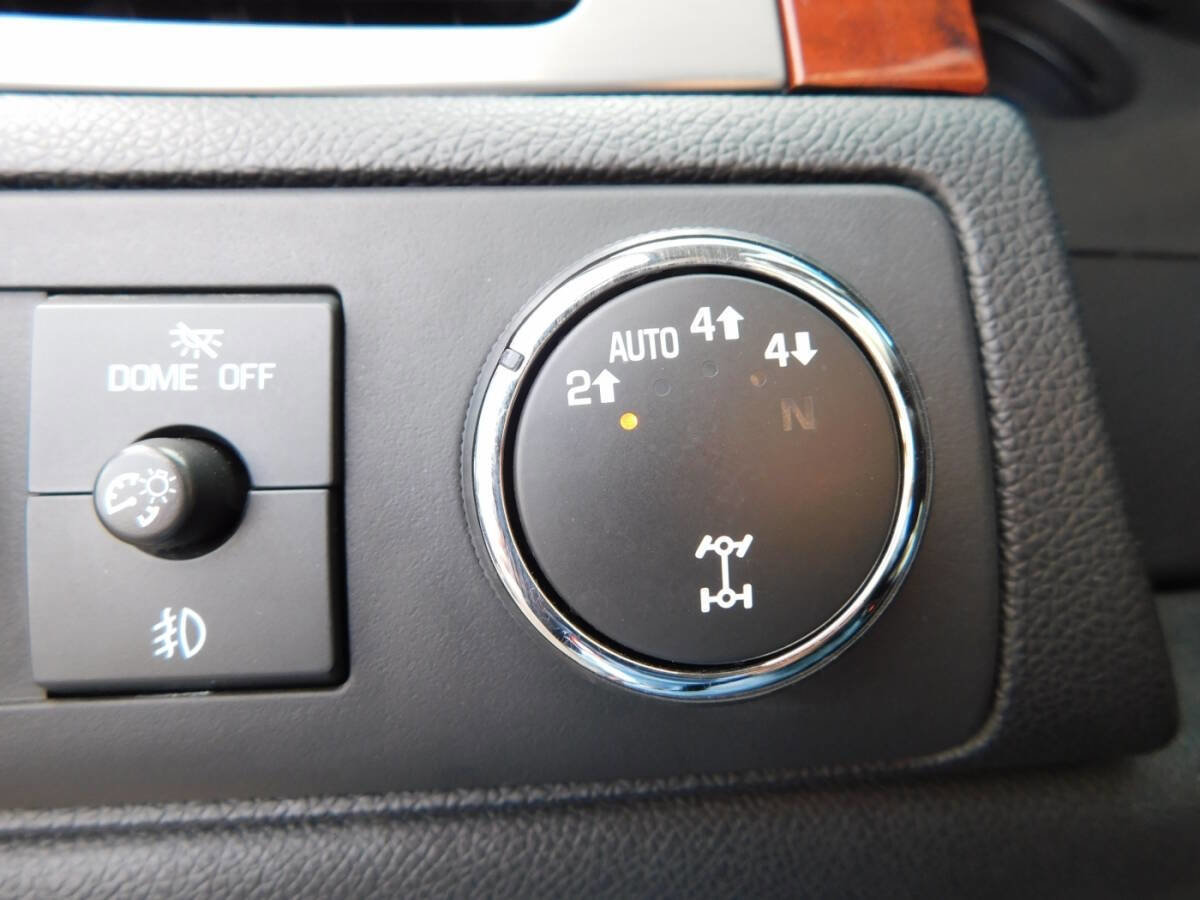 Used 2014 Chevrolet Suburban LTZ image 17