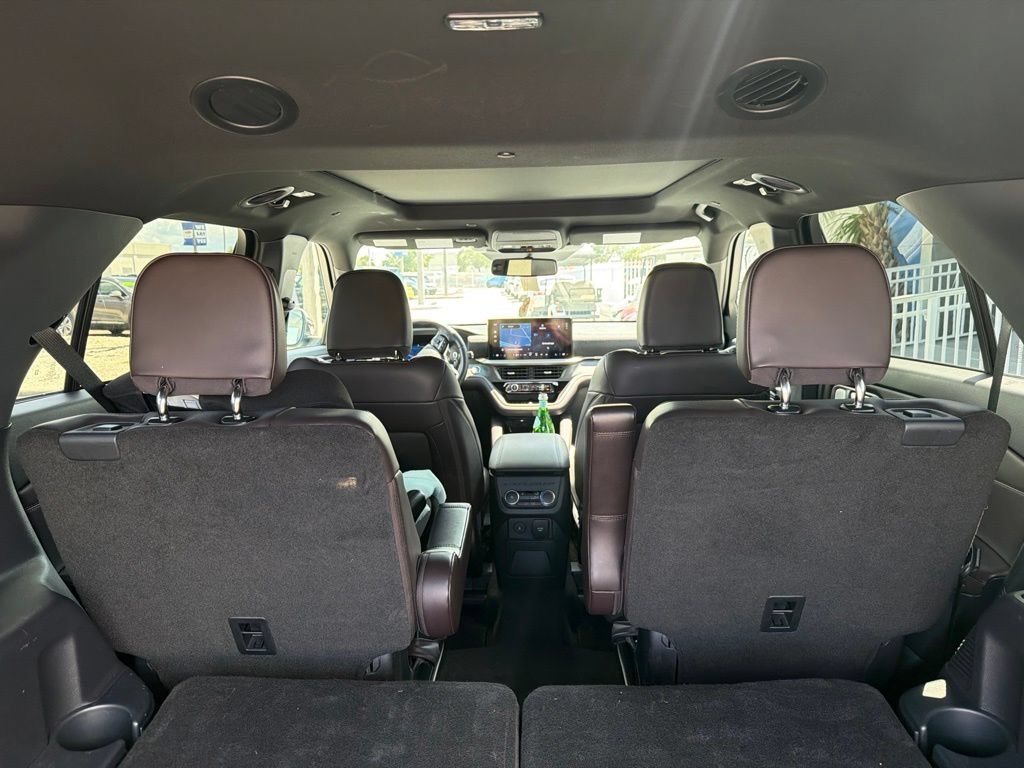 Used 2025 Ford Explorer Platinum RWD image 8