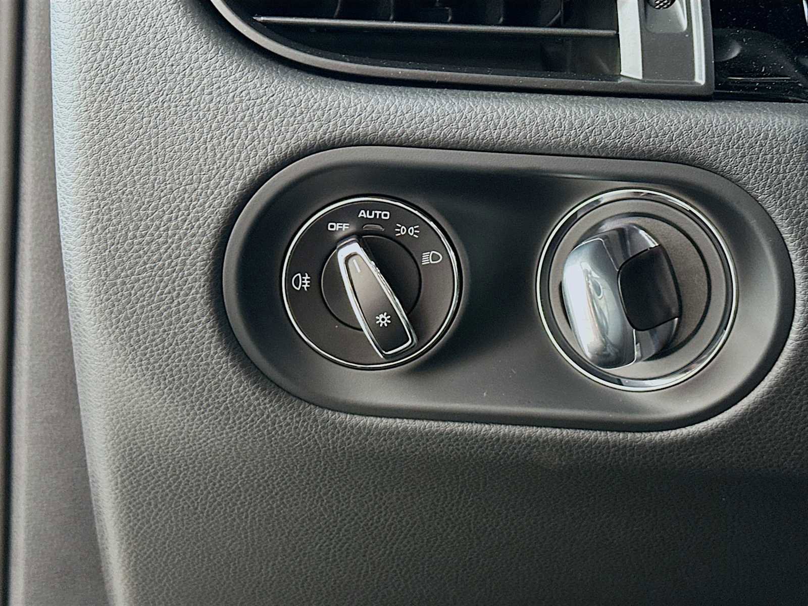 New 2026 Porsche Macan image 13