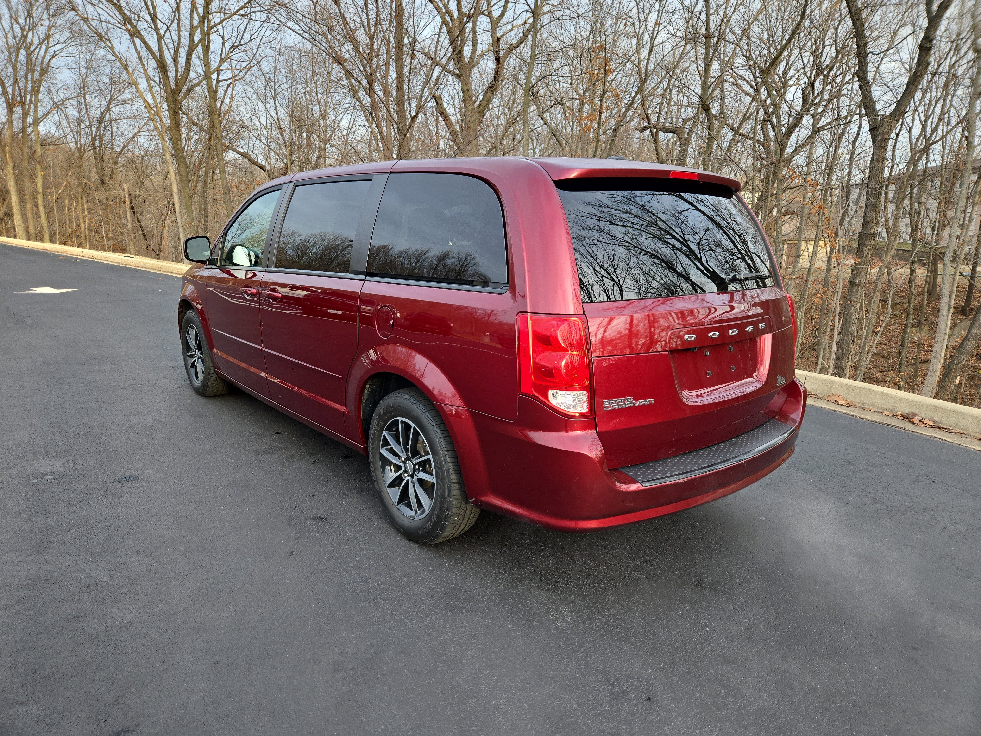 Used 2017 Dodge Grand Caravan SE image 6
