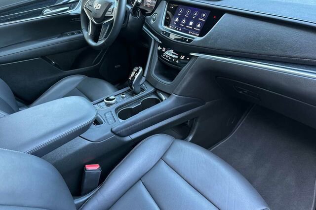 Used 2025 Cadillac XT5 Premium Luxury image 16