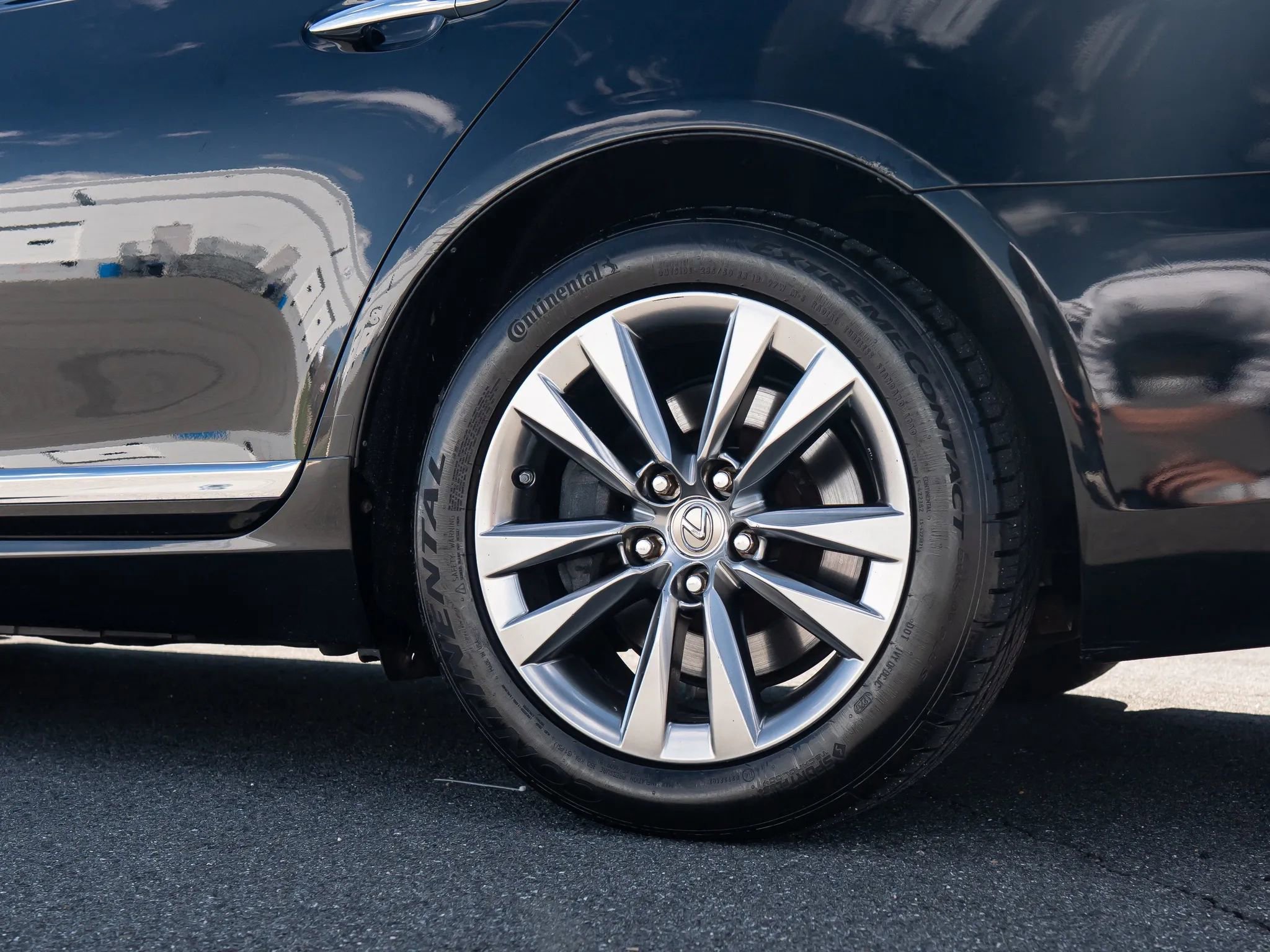 Used 2016 Lexus LS 460 AWD w/ Comfort Package image 16
