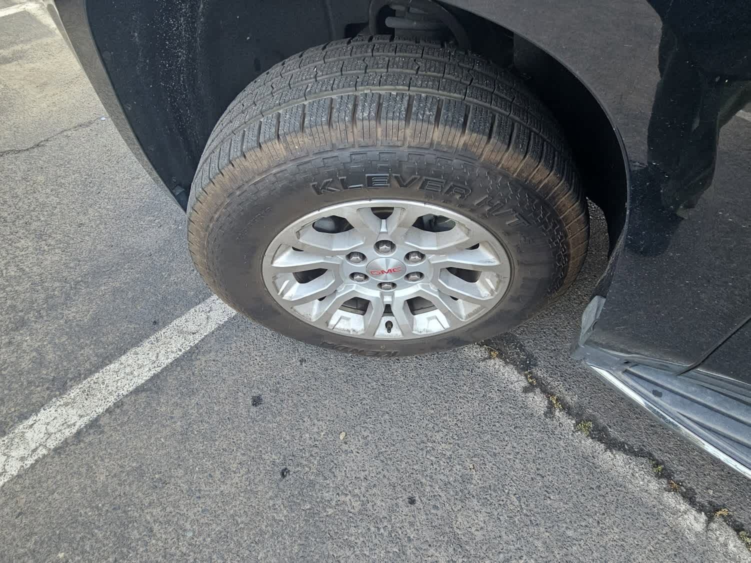 Used 2019 GMC Yukon SLT image 3