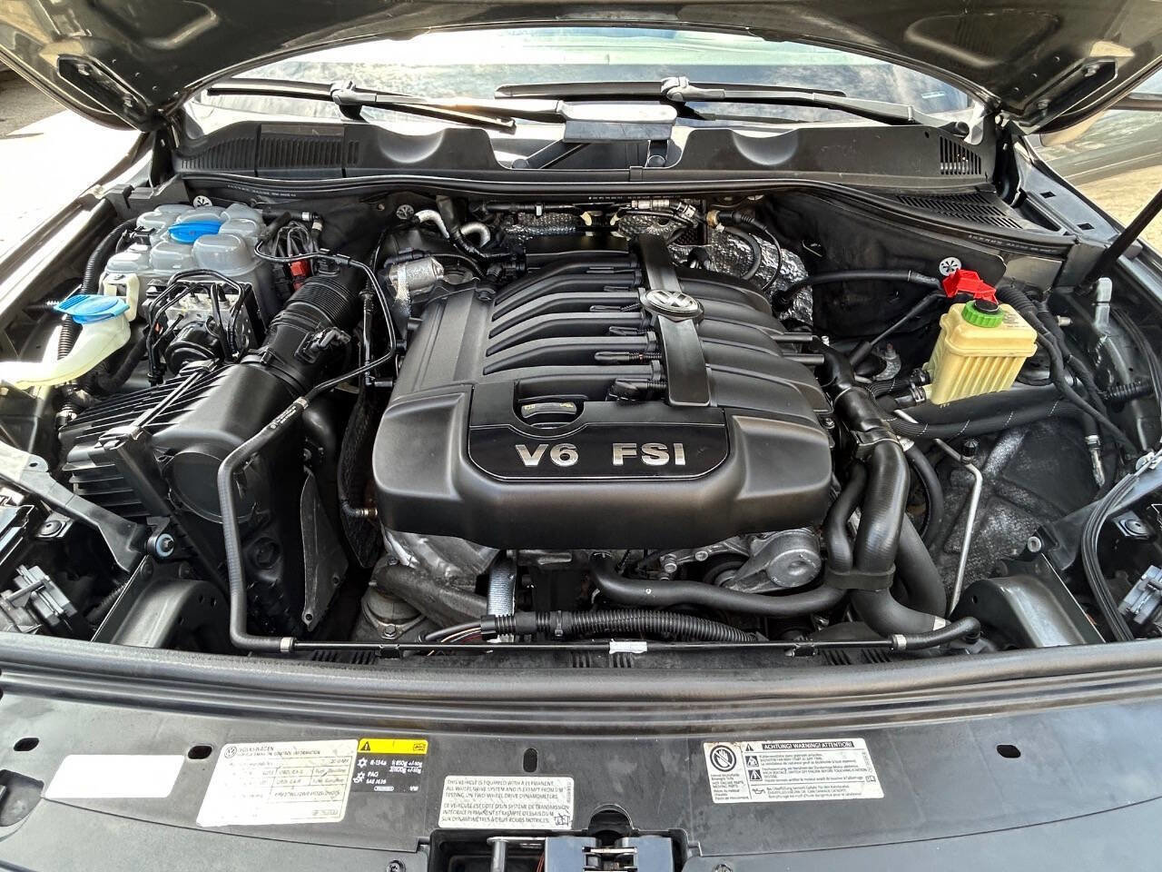 Used 2016 Volkswagen Touareg VR6 AWD/4WD image 15