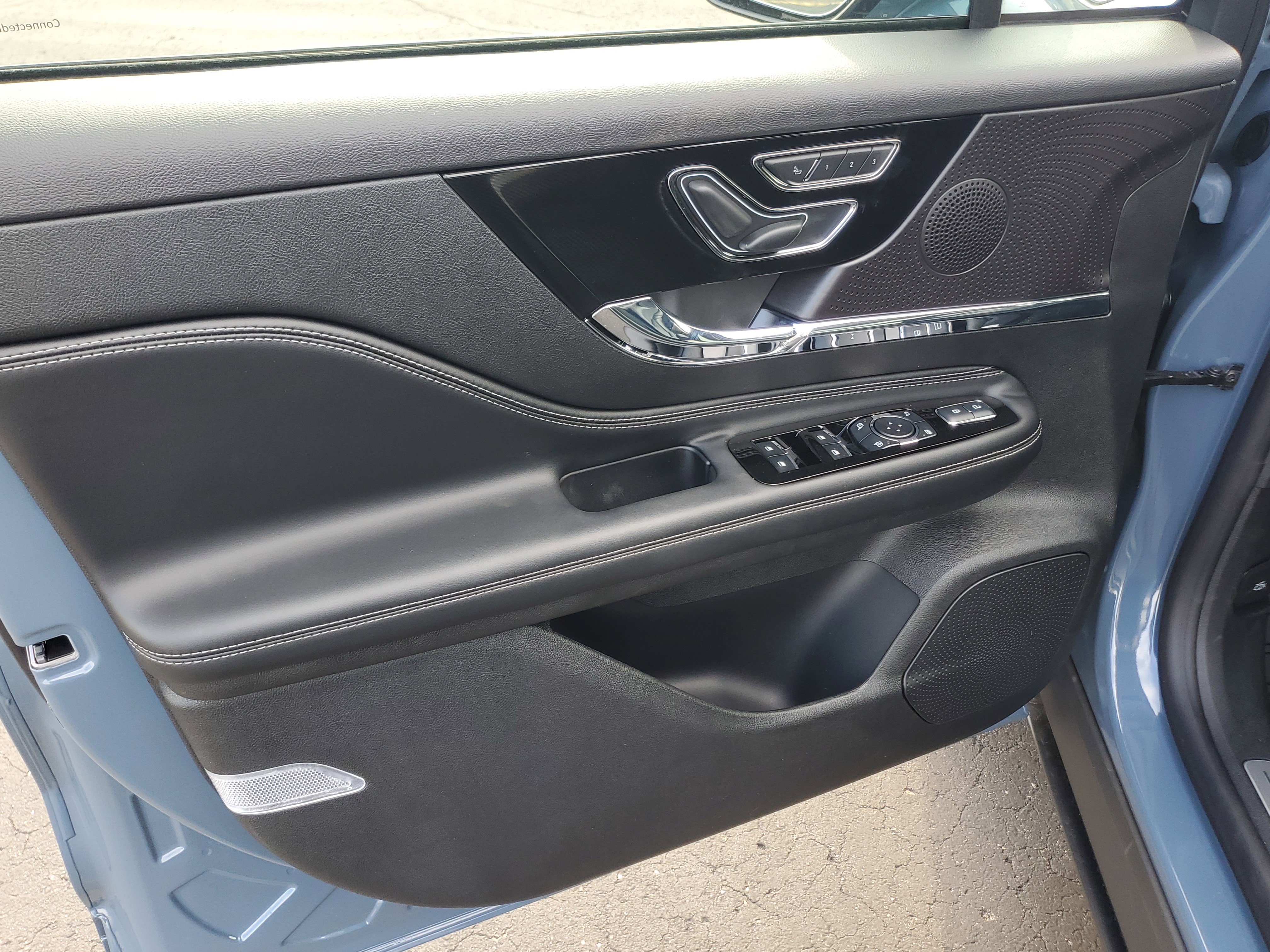 New 2026 Lincoln Corsair Reserve w/ Jet Appearance Package image 8