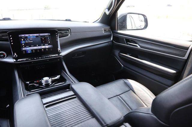 Used 2024 Jeep Wagoneer Series II w/ Flexible Seating Group AWD/4WD image 29