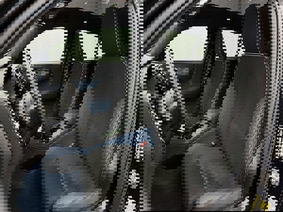 Used 2023 Volvo C40 P8 Recharge Ultimate image 9