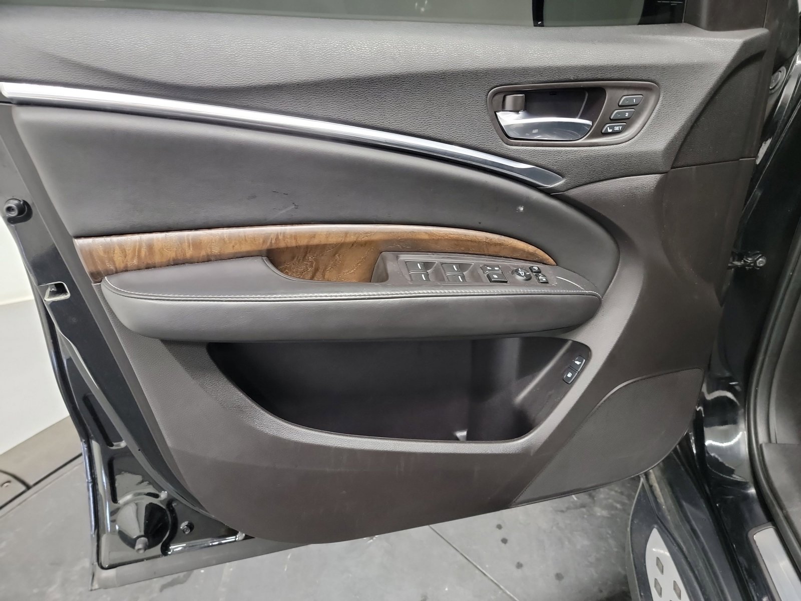 Used 2017 Acura MDX SH-AWD w/ Advance Package image 13