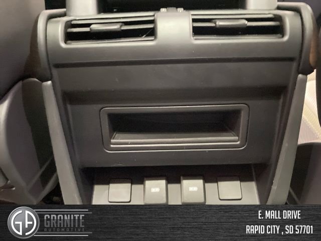 Used 2024 Land Rover Defender 110 X-Dynamic SE image 32