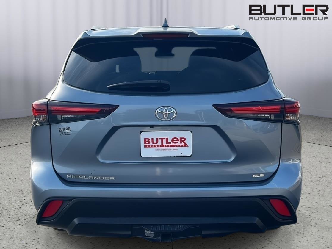 Certified 2024 Toyota Highlander XLE FWD image 5