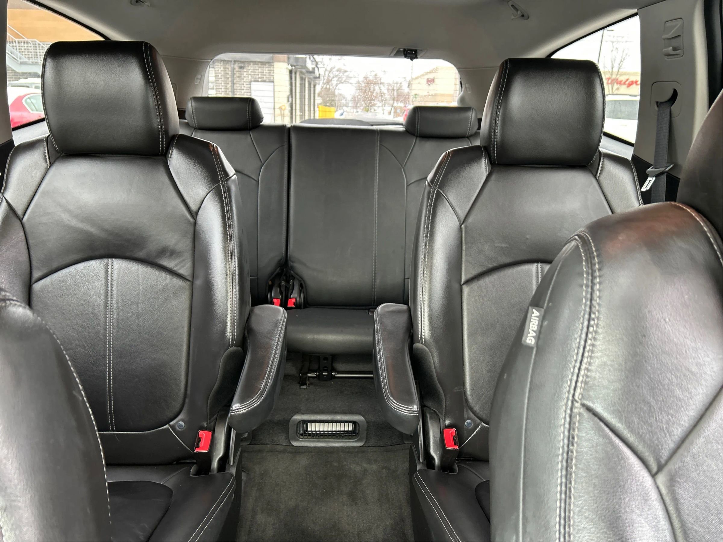 Used 2014 Chevrolet Traverse LT image 32