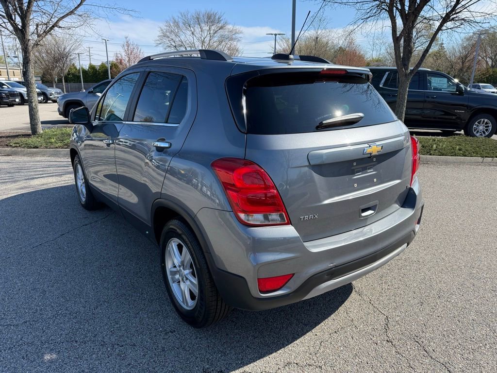 Used 2020 Chevrolet Trax LT w/ LT Convenience Package FWD image 3