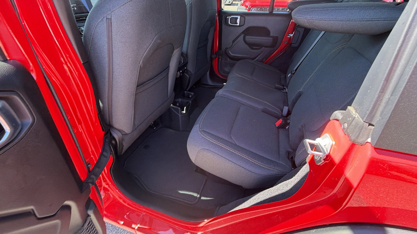 Used 2025 Jeep Wrangler Sport S image 23