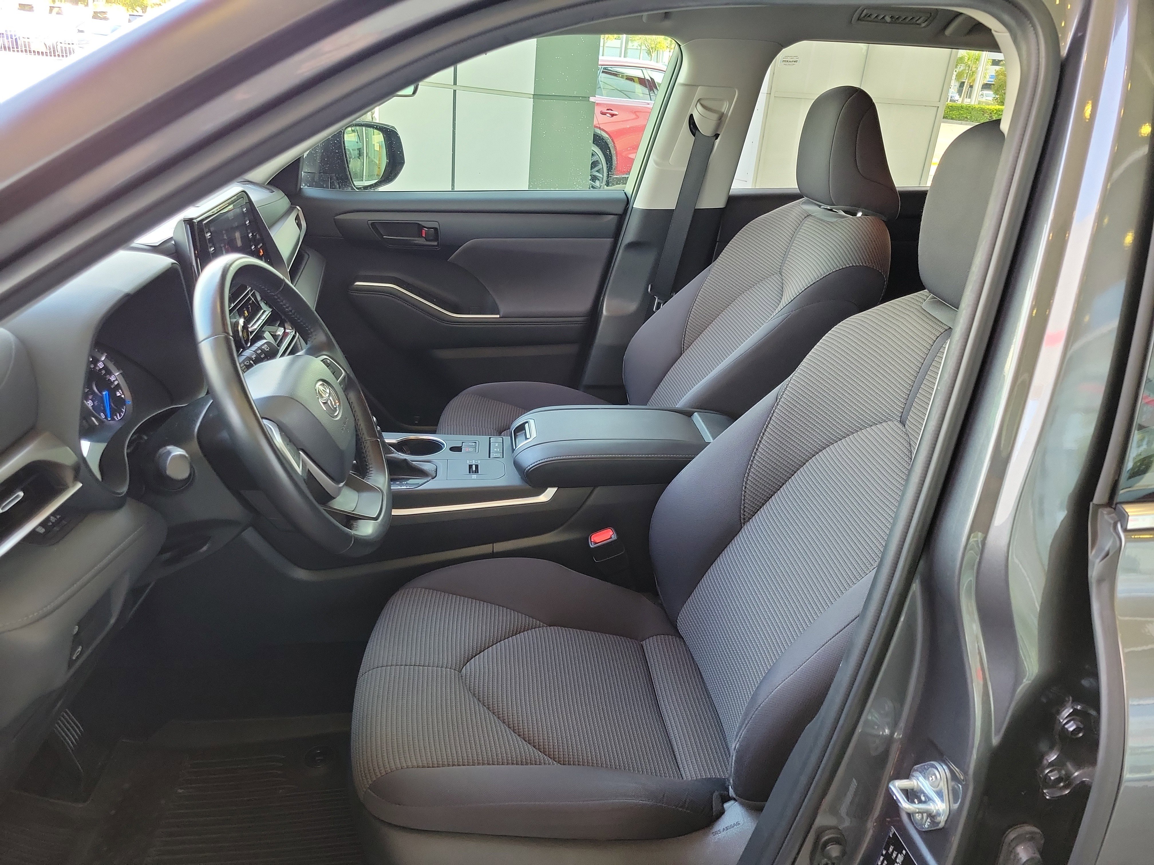 Used 2022 Toyota Highlander LE image 13