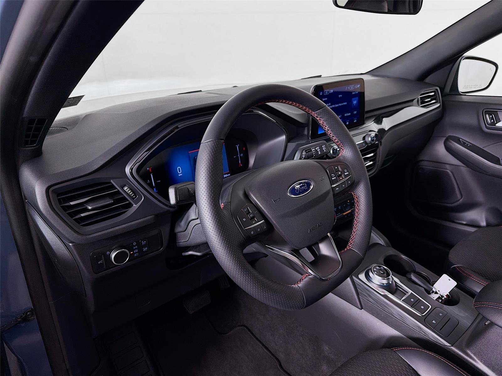 Used 2025 Ford Escape ST-Line w/ Cold Weather Package image 9