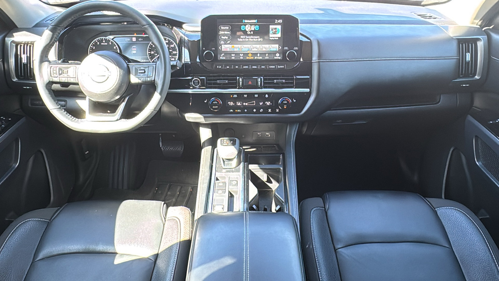 Used 2023 Nissan Pathfinder SL w/ Black Appearance Package image 16