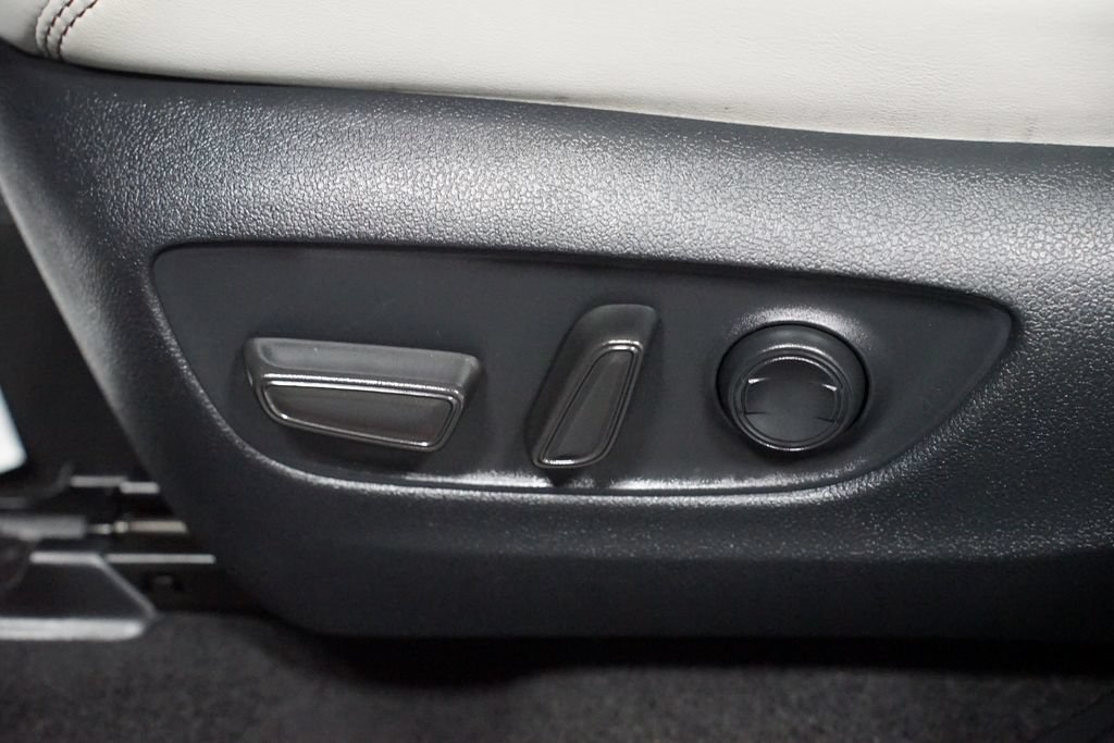Certified 2022 Toyota RAV4 XLE Premium AWD/4WD image 32