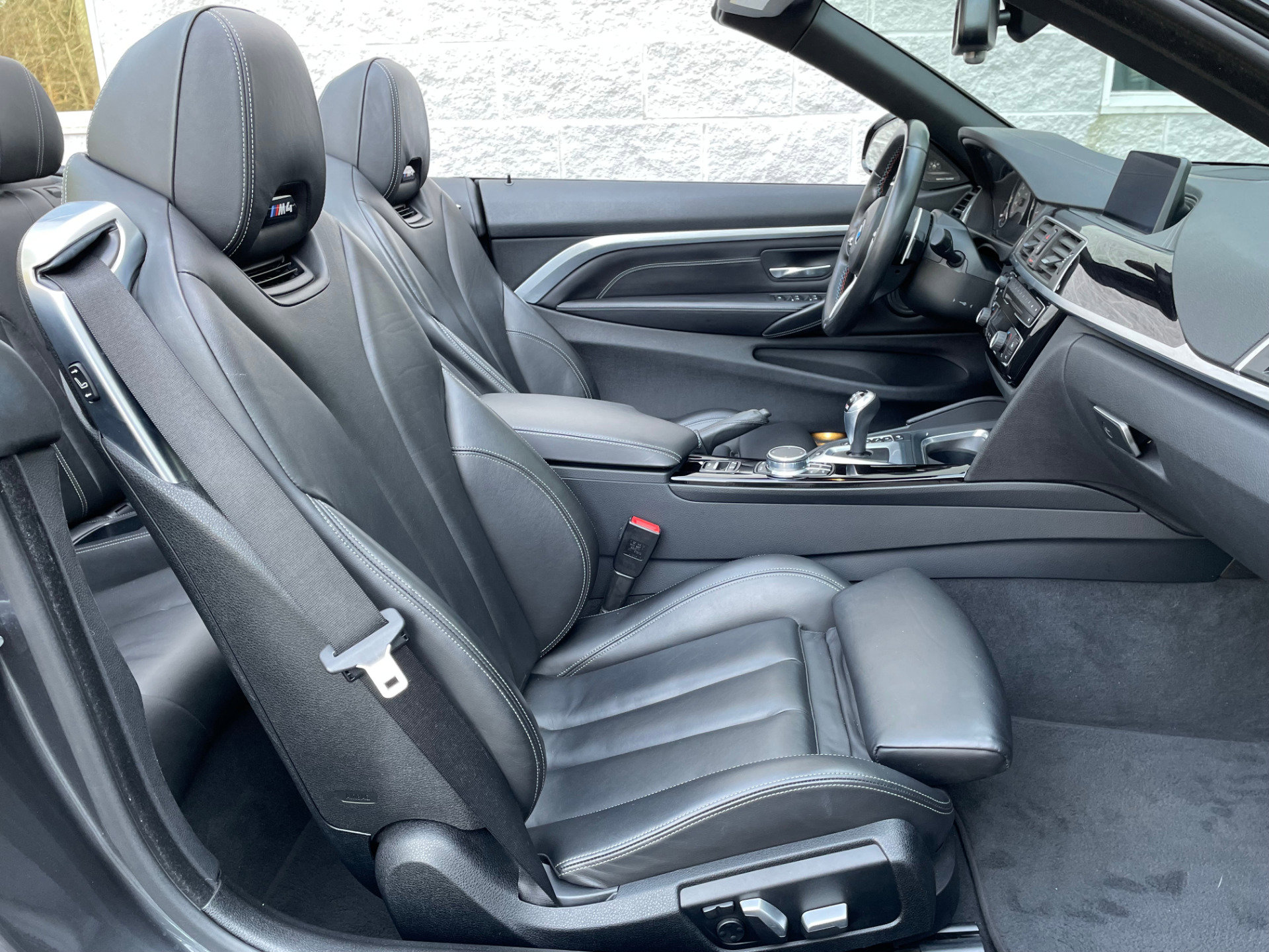 Used 2018 BMW M4 Convertible RWD image 43