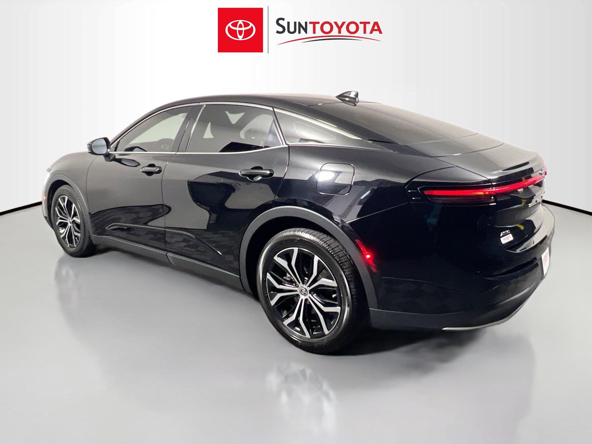 Used 2023 Toyota Crown XLE image 6