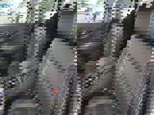 Used 2023 GMC Acadia SLT image 9