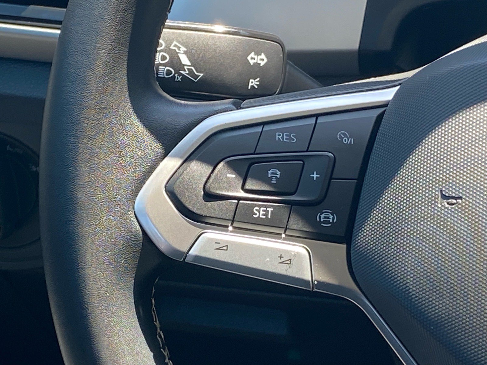 Certified 2023 Volkswagen Atlas SE w/ Panoramic Sunroof Package AWD/4WD image 6