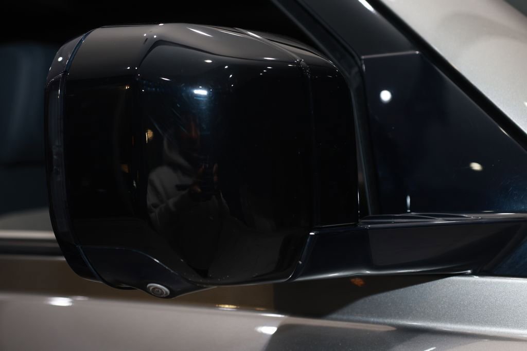 Used 2023 Land Rover Defender 110 X-Dynamic SE image 47