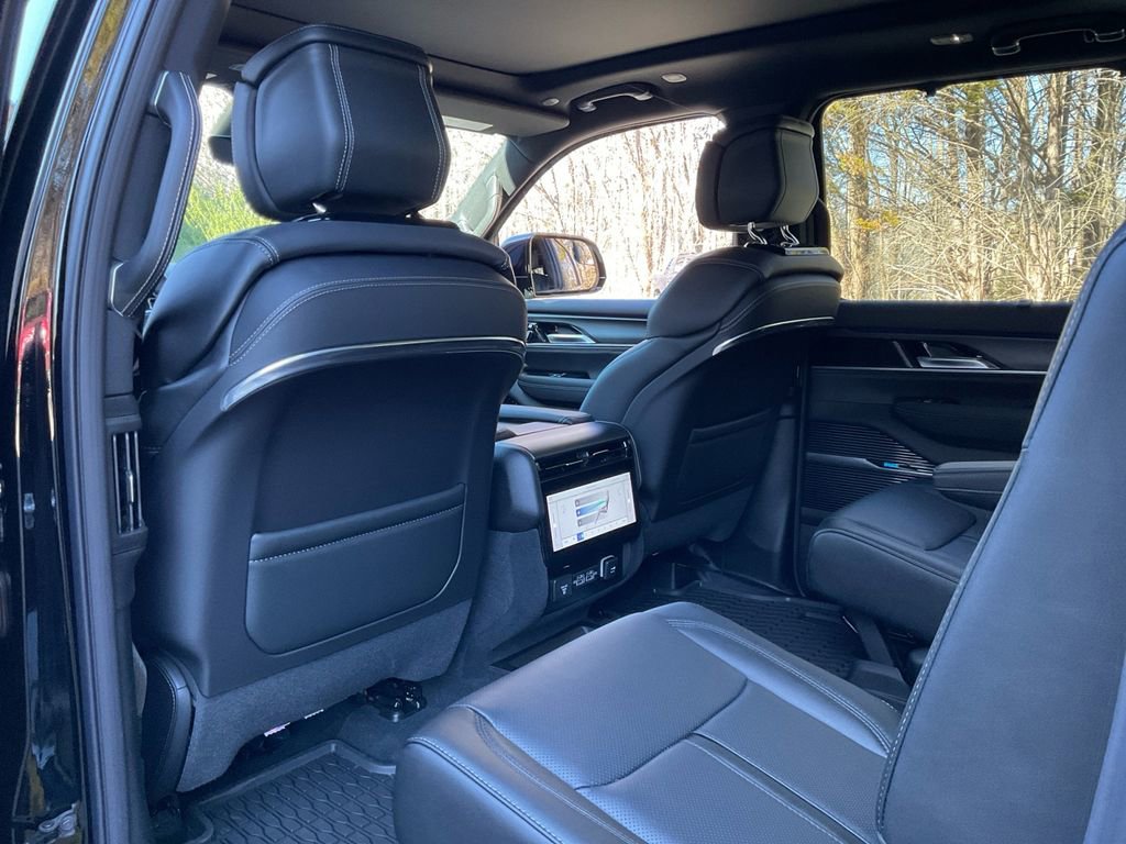 New 2026 Jeep Grand Wagoneer Summit image 33