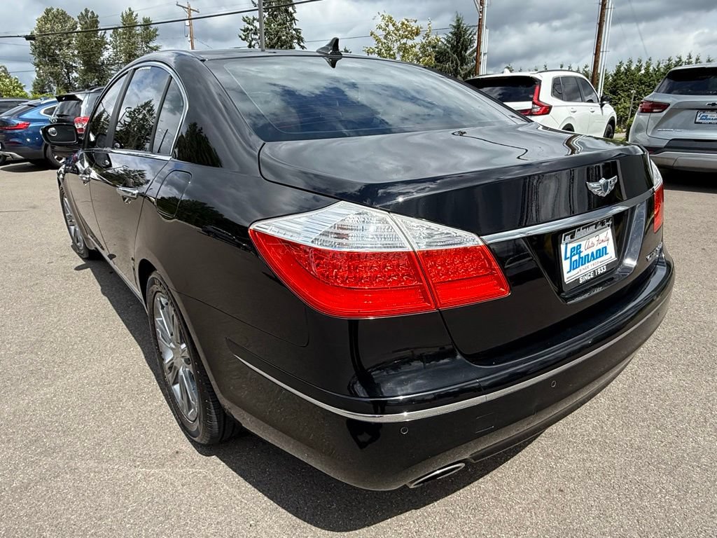Used 2011 Hyundai Genesis 4.6 RWD image 3