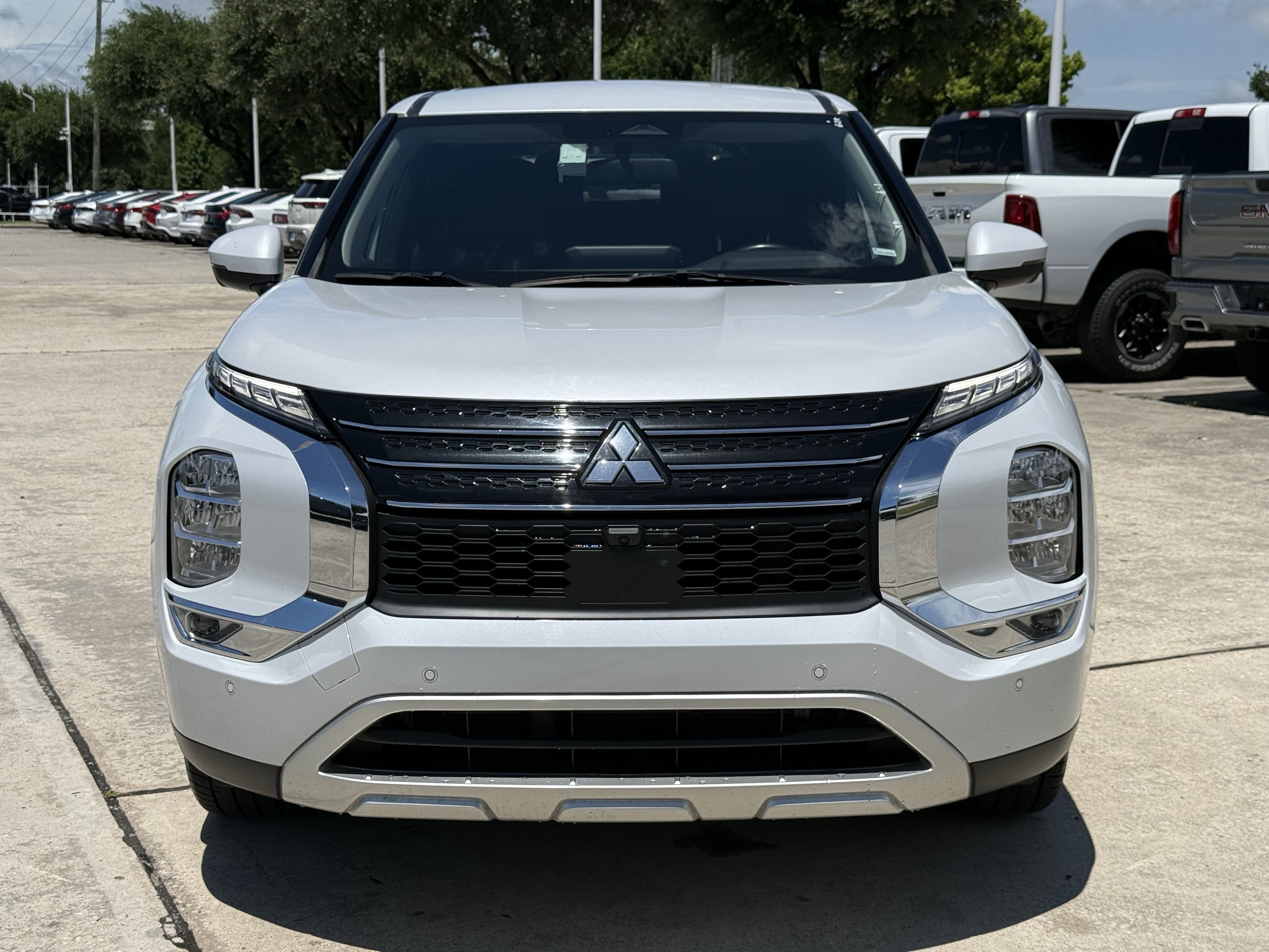 Used 2024 Mitsubishi Outlander SE FWD image 10