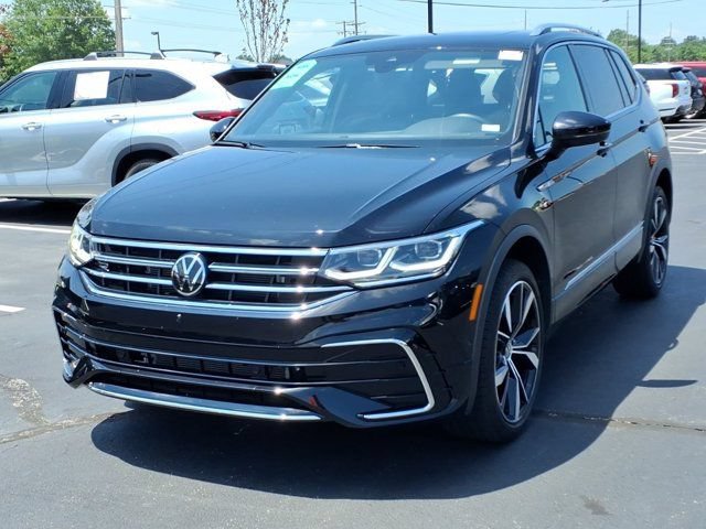 Used 2024 Volkswagen Tiguan SEL R-Line AWD/4WD image 2