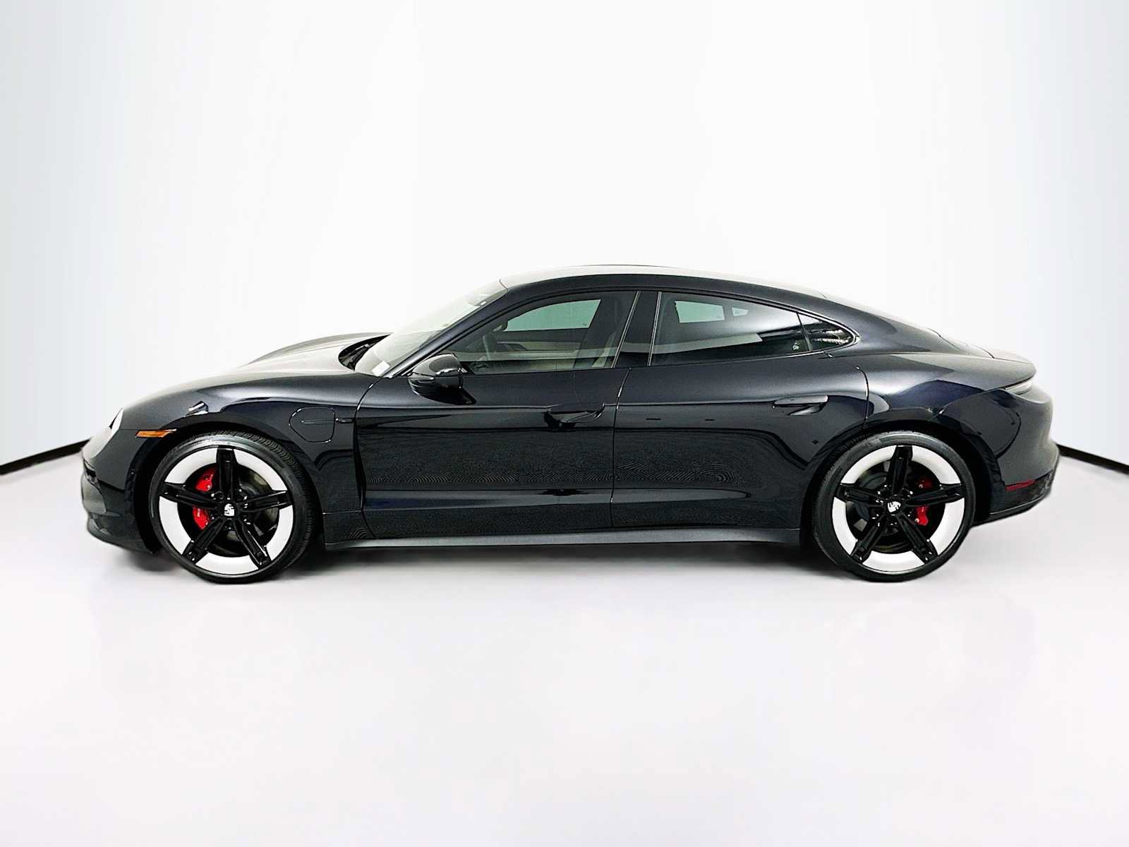 New 2025 Porsche Taycan 4S image 2