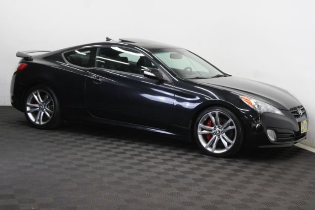 Used 2011 Hyundai Genesis 3.8 RWD image 3