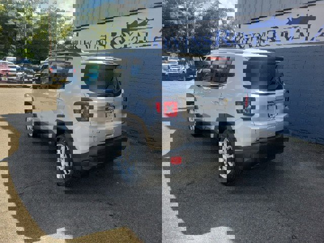 Used 2021 Jeep Renegade Latitude w/ Convenience Group image 8