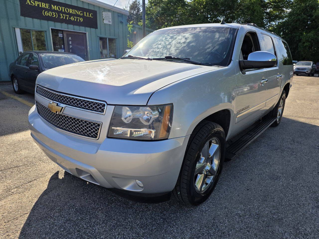 Used 2012 Chevrolet Suburban LTZ AWD/4WD image 4