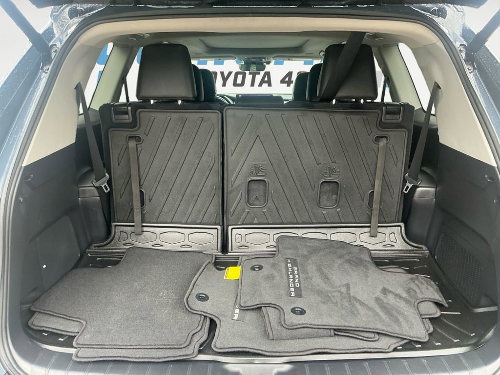 Used 2024 Toyota Grand Highlander Limited image 17