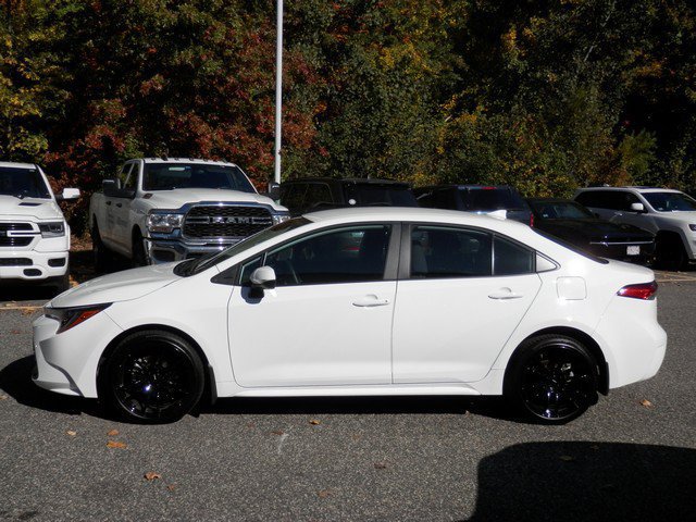 Used 2026 Toyota Corolla LE FWD image 5