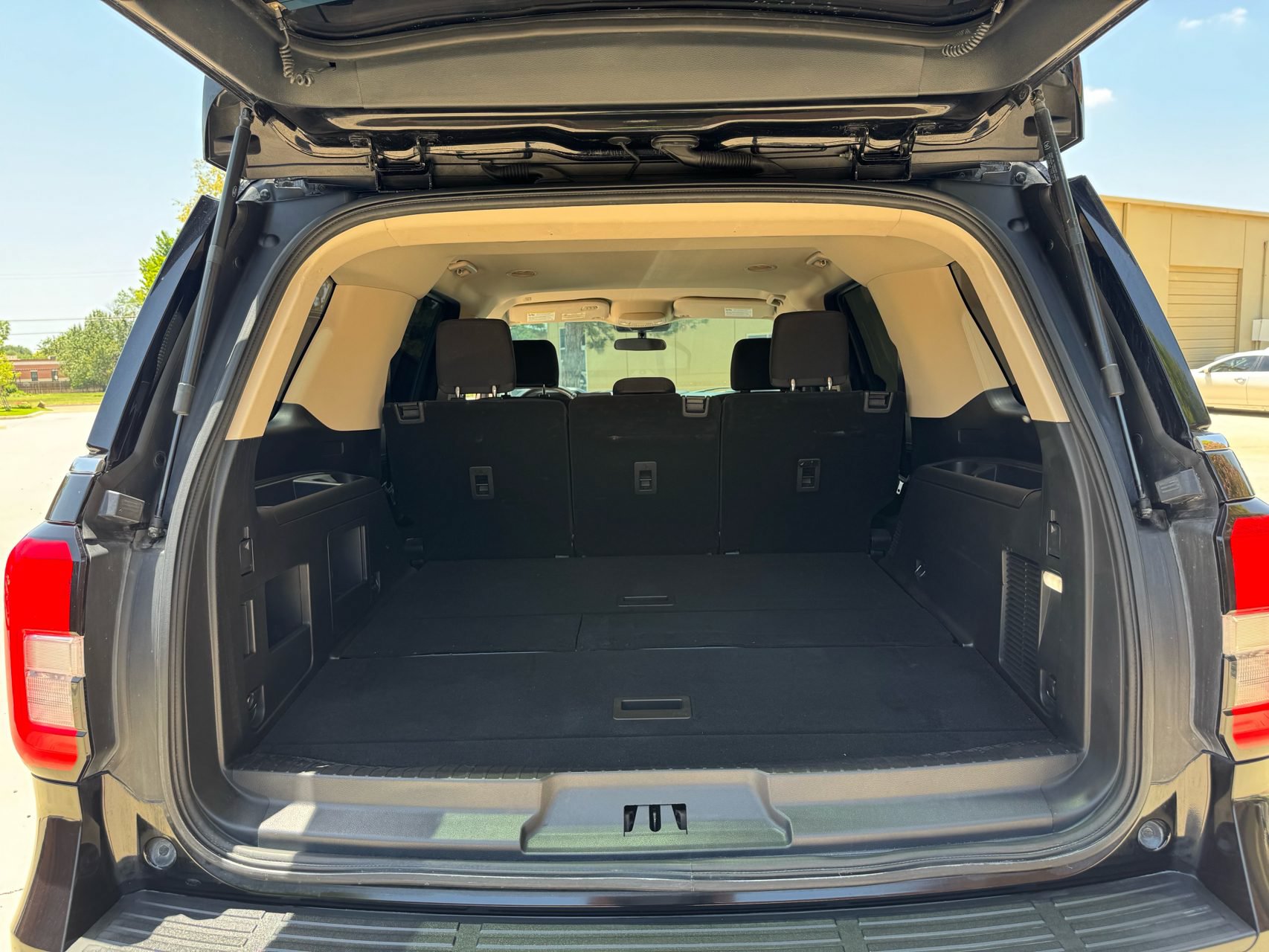 Used 2022 Ford Expedition XL AWD/4WD image 7