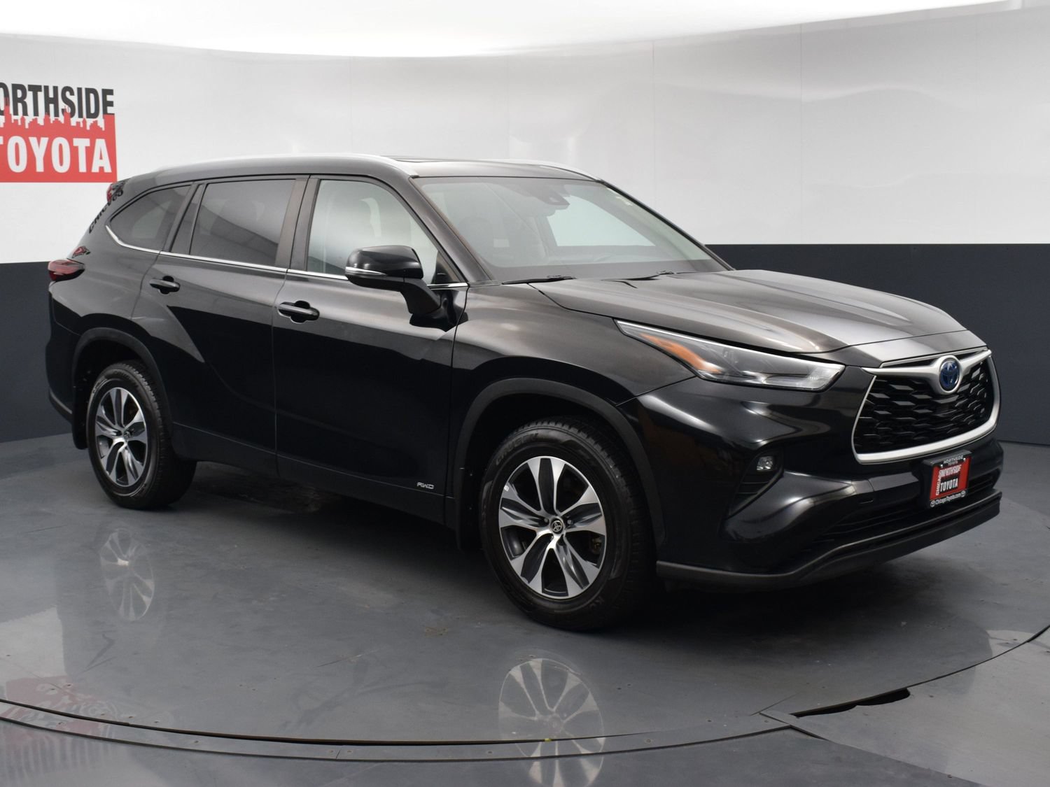 Used 2024 Toyota Highlander XLE AWD/4WD image 6