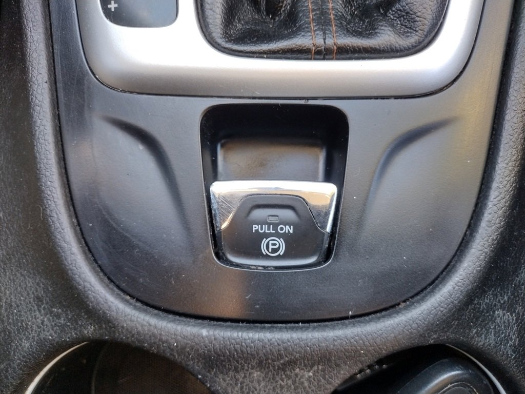 Used 2017 Jeep Cherokee Limited image 29