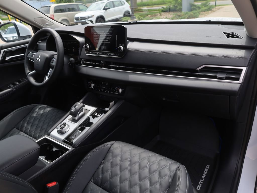 New 2025 Mitsubishi Outlander SEL image 17