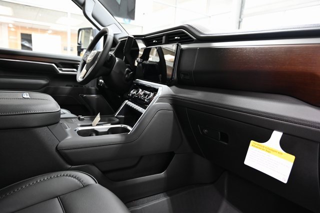 New 2026 GMC Sierra 3500 Denali w/ Denali Reserve Package image 18