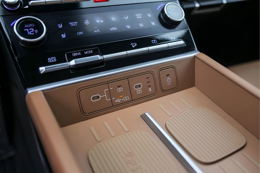 Used 2024 Hyundai Santa Fe Limited image 22