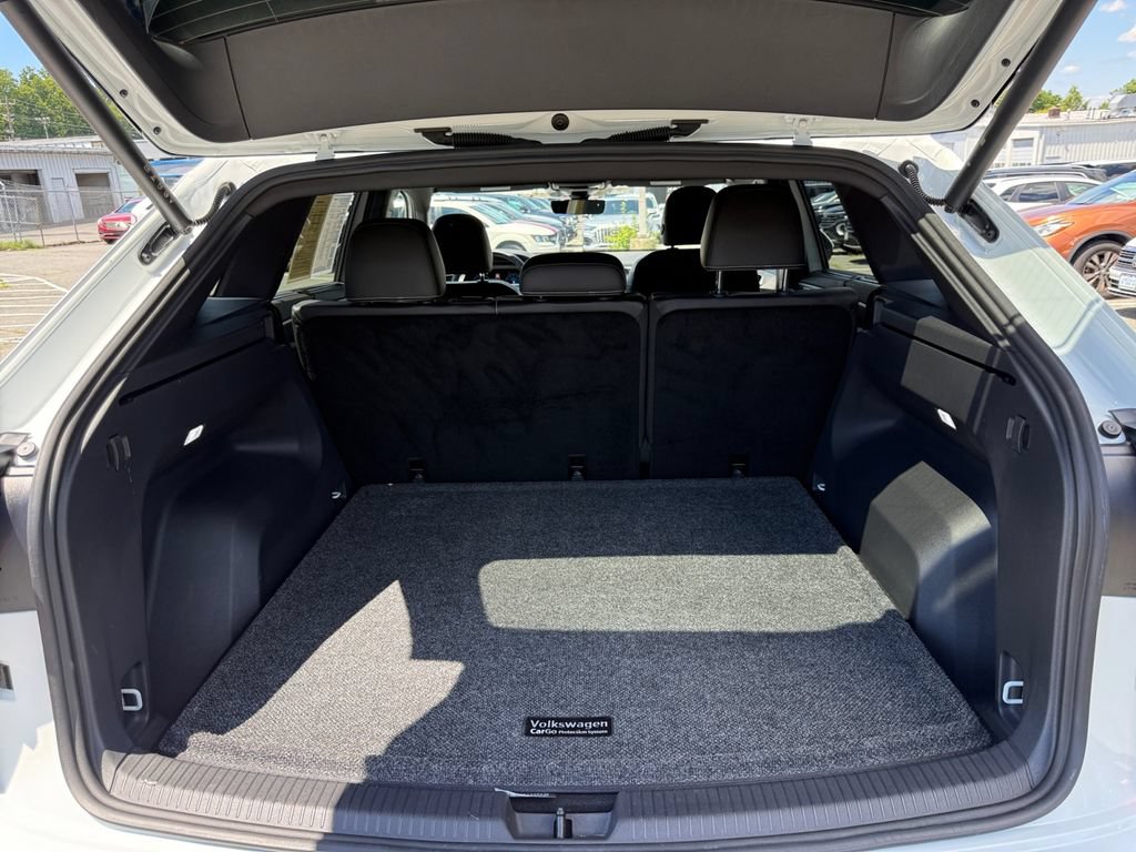 Used 2024 Volkswagen Atlas Cross Sport SE AWD/4WD image 23