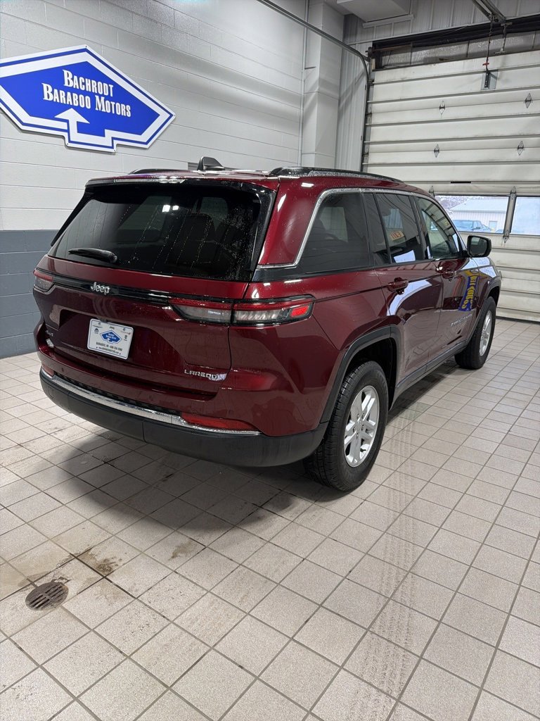 Used 2024 Jeep Grand Cherokee Laredo image 2