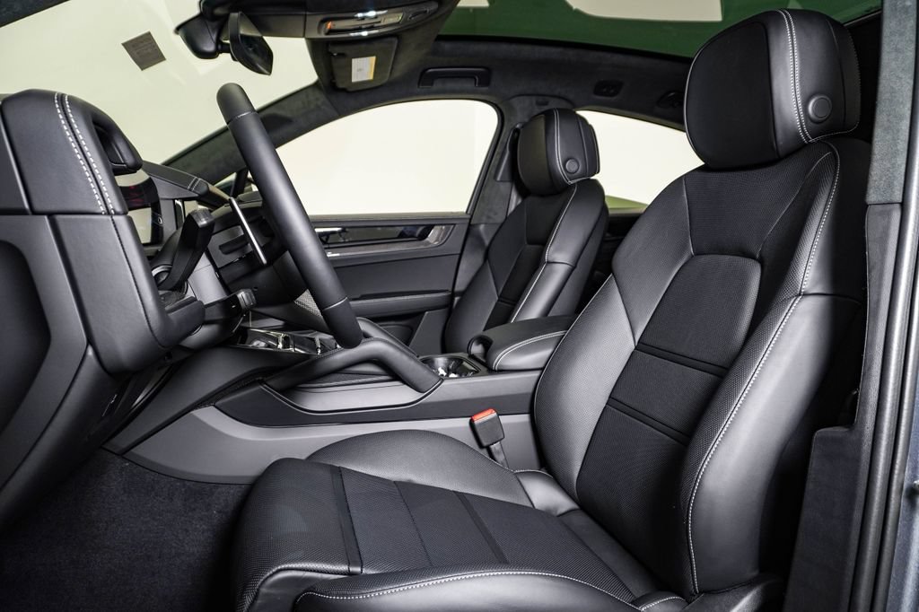 New 2026 Porsche Cayenne GTS AWD/4WD image 5