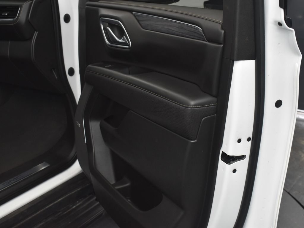 Used 2023 GMC Yukon SLT w/ SLT Luxury Package AWD/4WD image 25