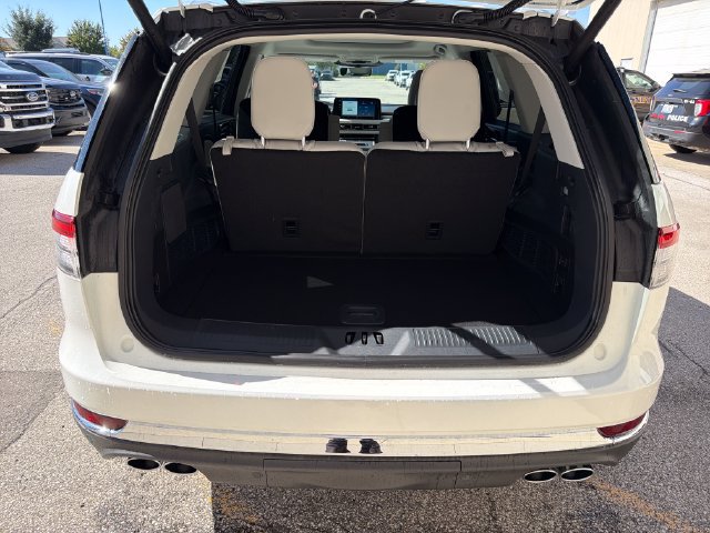 New 2027 Lincoln Aviator AWD image 8