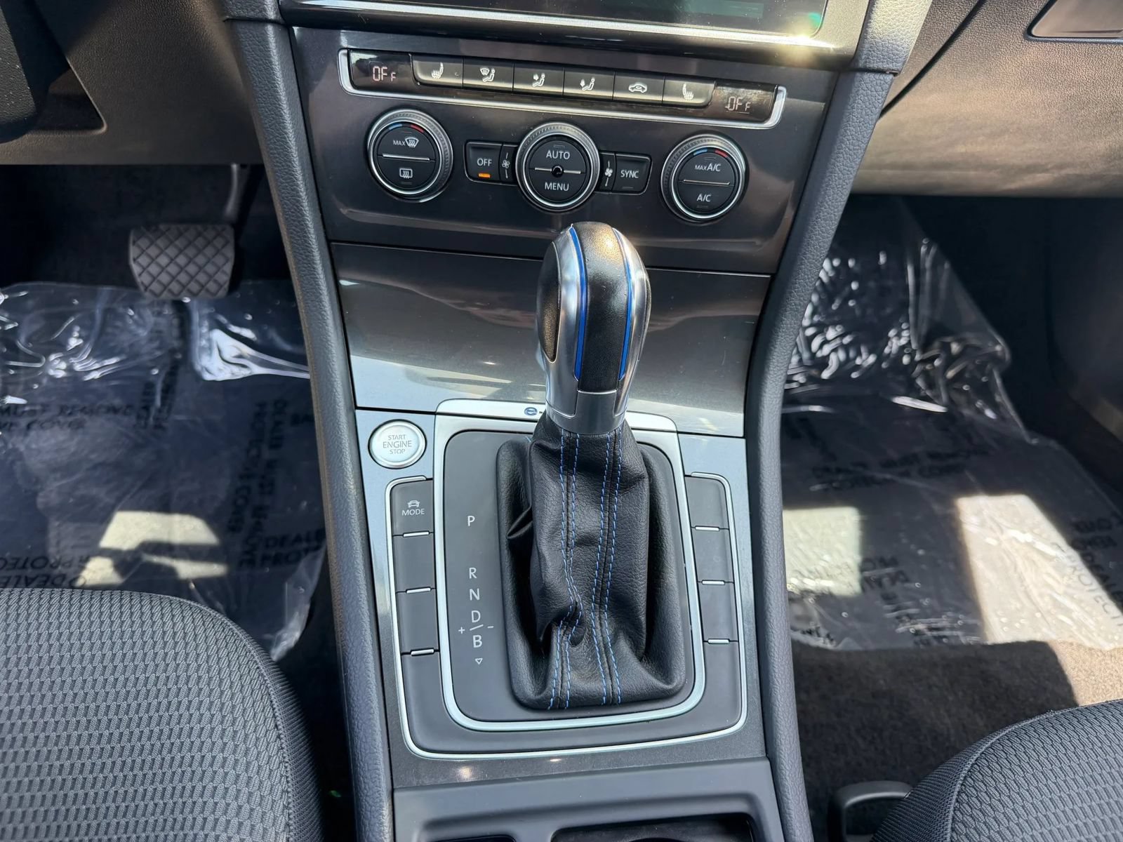 Used 2017 Volkswagen e-Golf SE FWD image 18